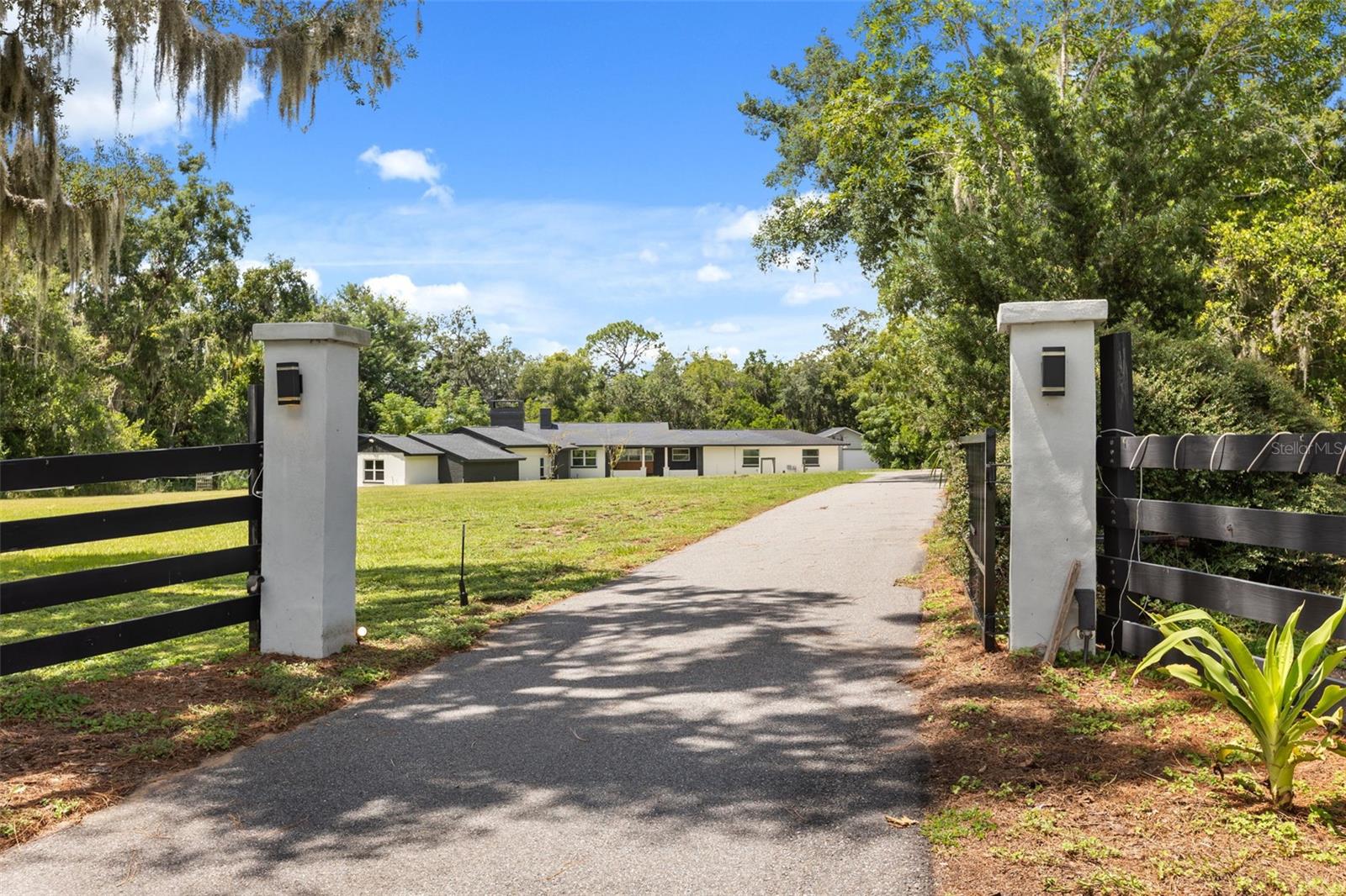 Photo of 1602 COUNTRY CLUB ROAD EUSTIS FL 32726