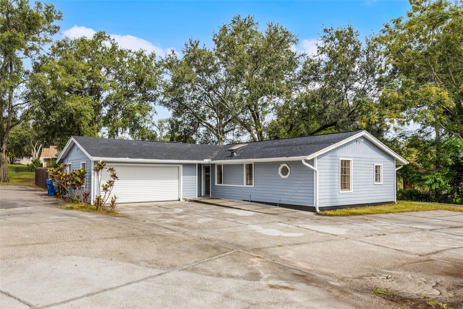 Photo of 697 E ANDERSON ROAD GROVELAND FL 34736