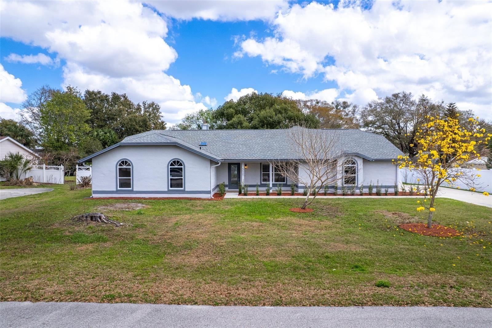 Photo of 5521 OAK STREET MOUNT DORA FL 32757