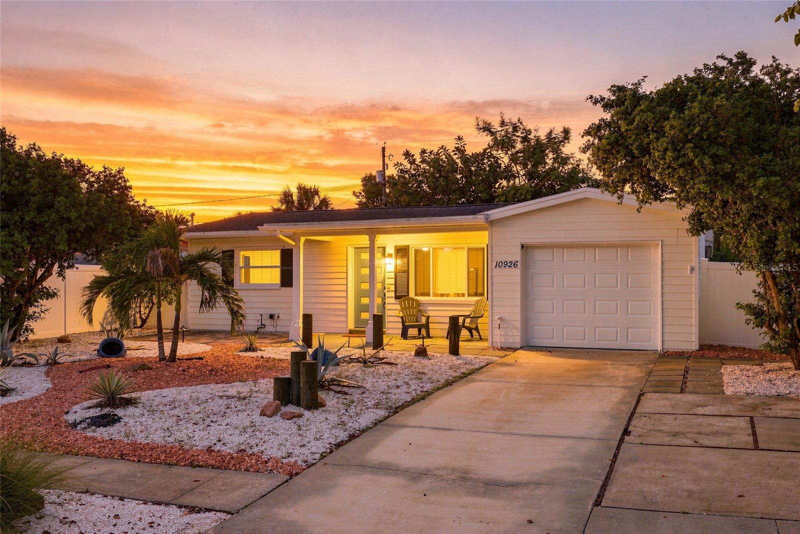 Photo of 10926 TEMPLE AVENUE SEMINOLE FL 33772