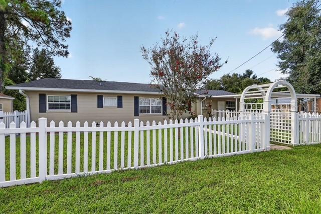 Photo of 37406 TURNER DRIVE UMATILLA FL 32784