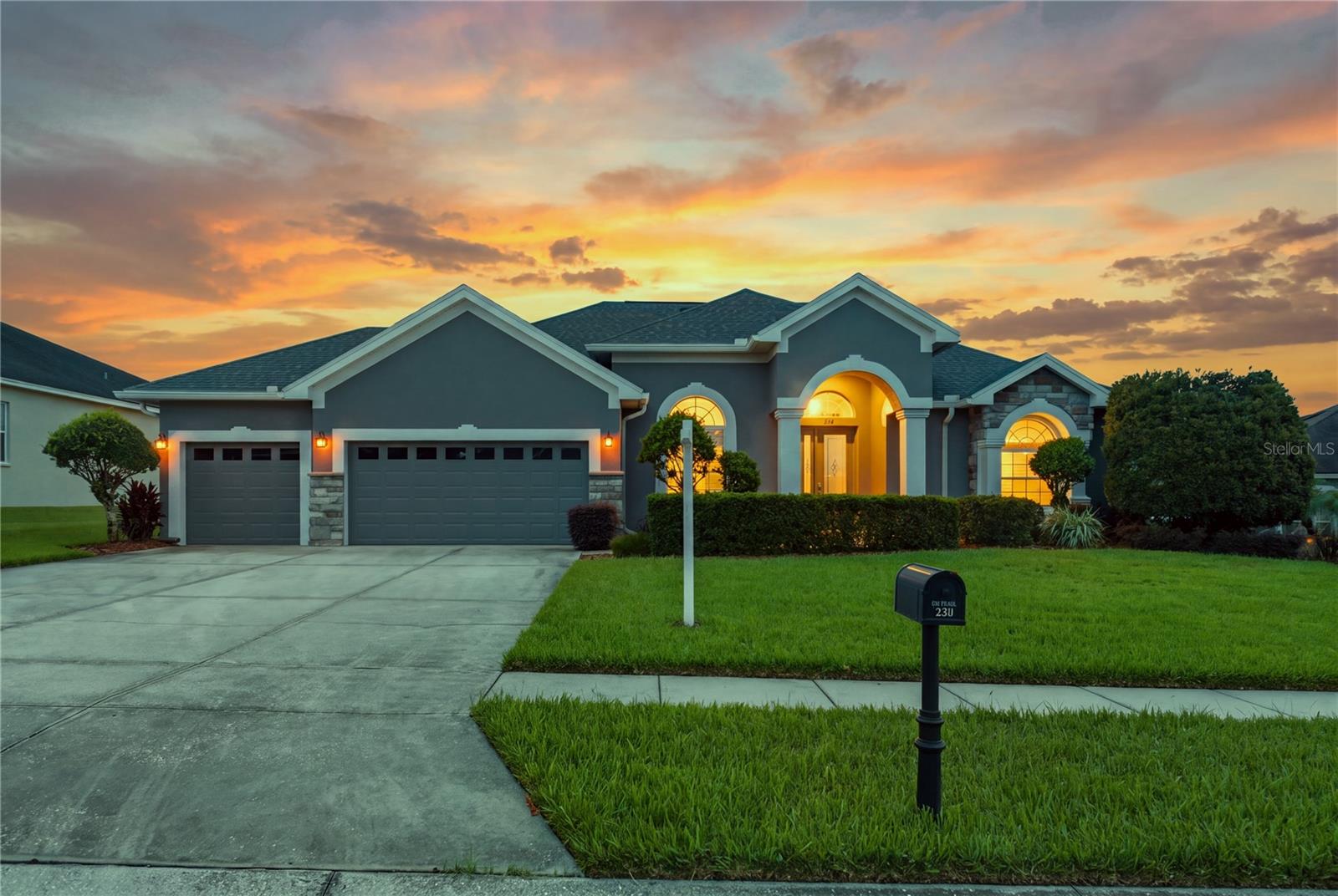 Photo of 230 LAKE ARIETTA COURT AUBURNDALE FL 33823
