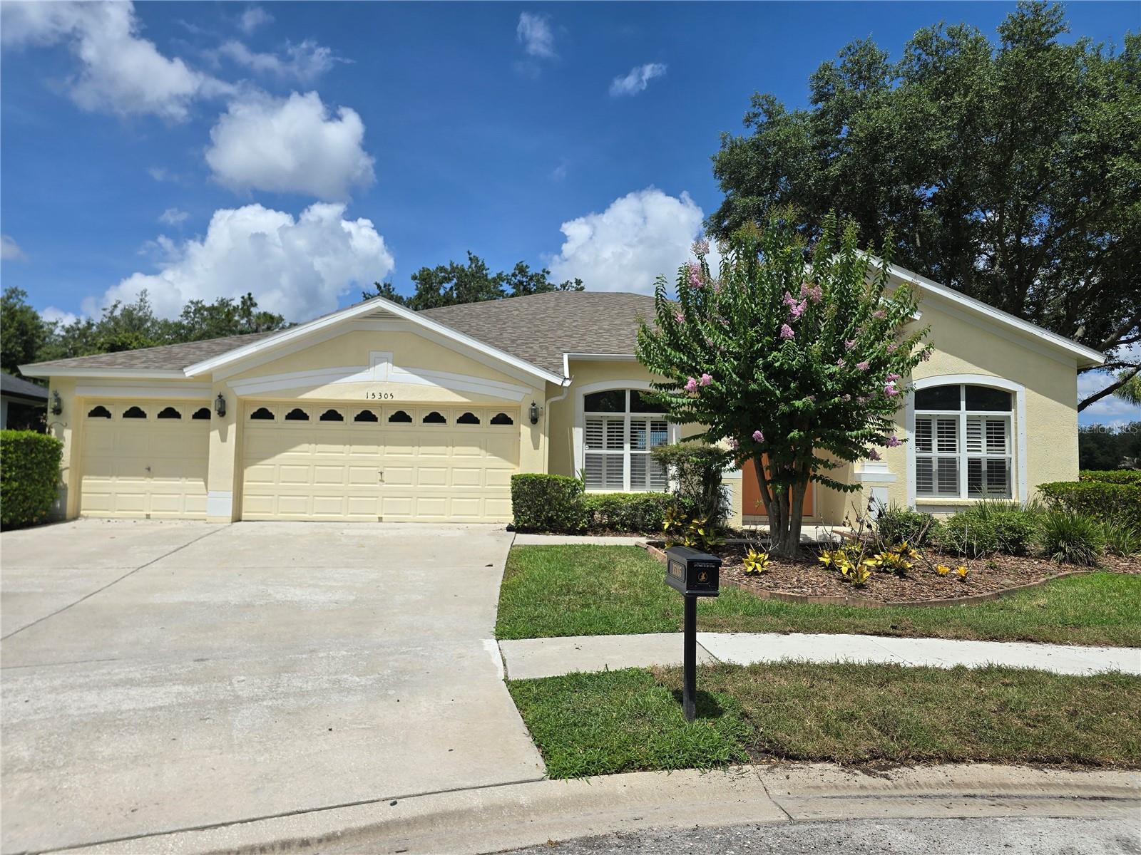 Photo of 15305 PALOMAPARK LANE LITHIA FL 33547