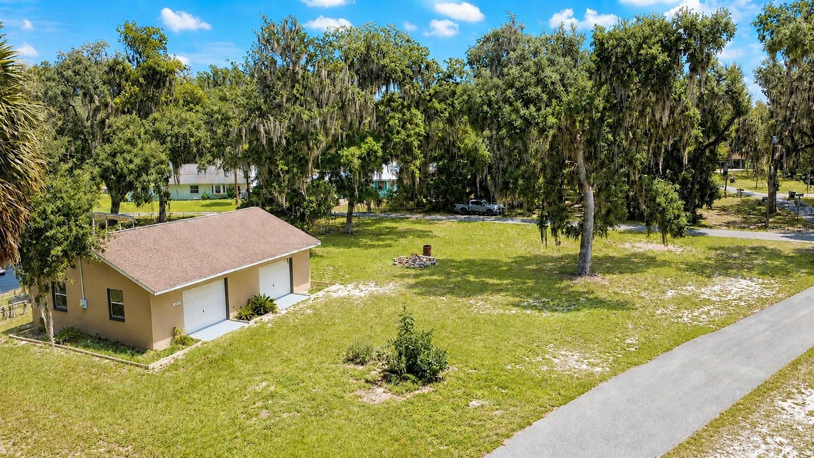 Photo of 1055 CR-453 LAKE PANASOFFKEE FL 33538