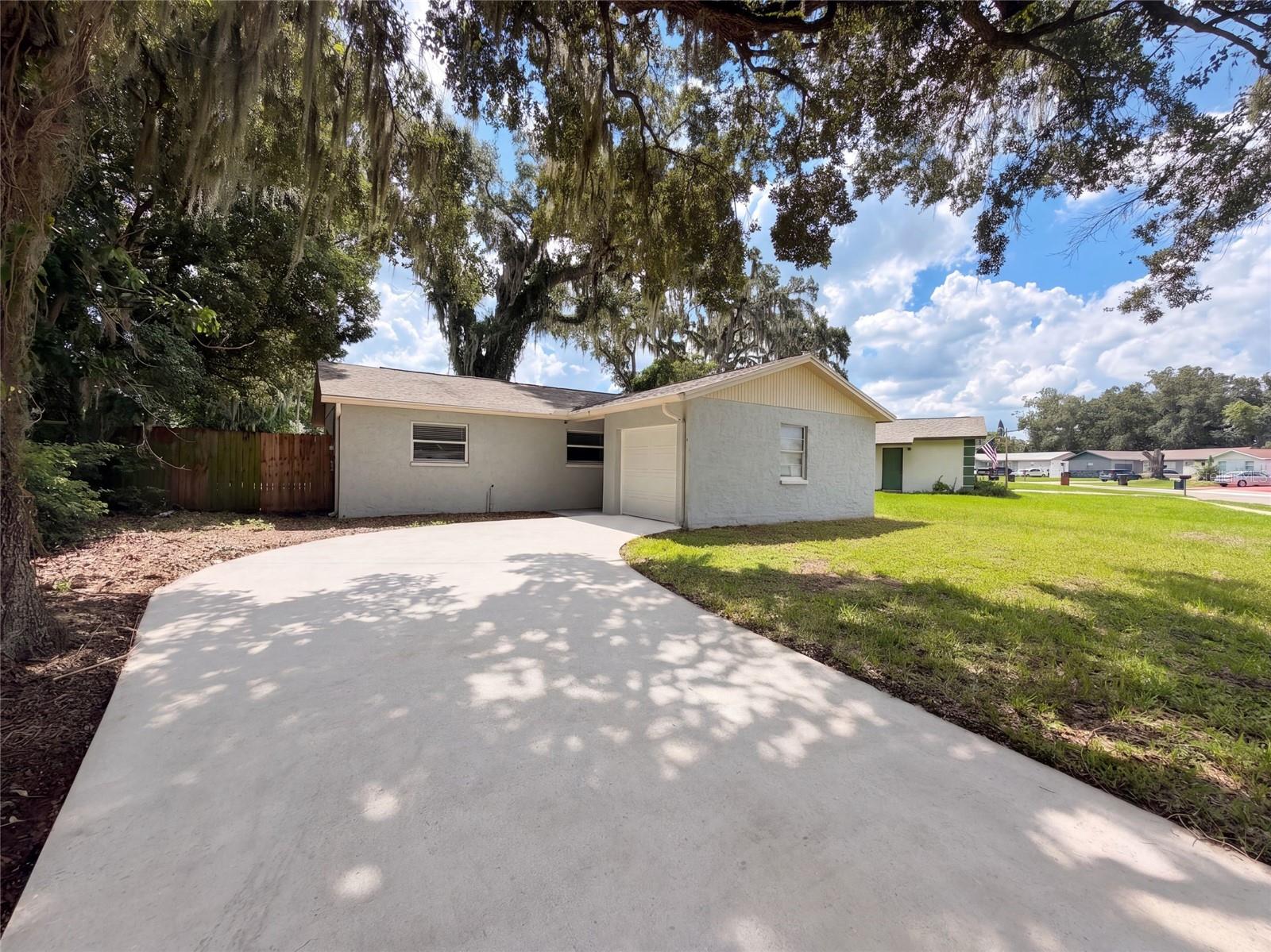 Photo of 121 INWOOD CIRCLE BRANDON FL 33510