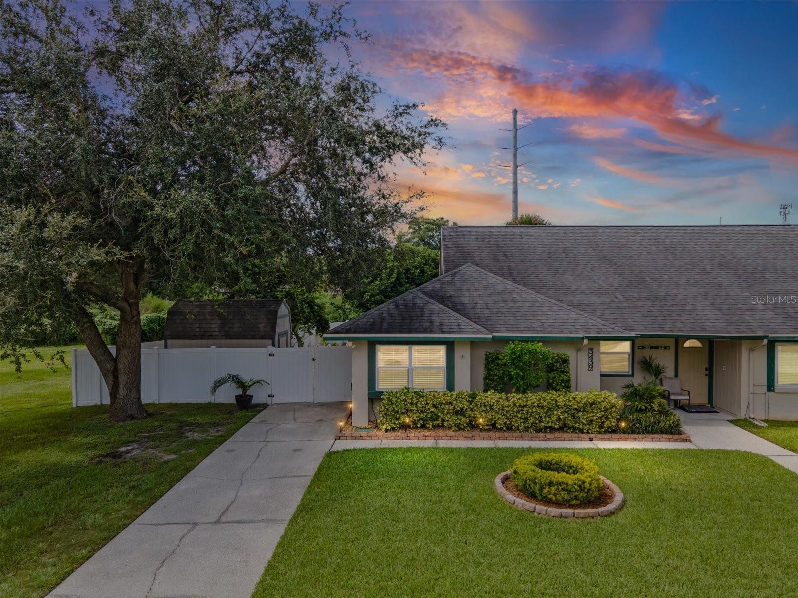 Photo of 3439 LAUREL DALE DRIVE TAMPA FL 33618
