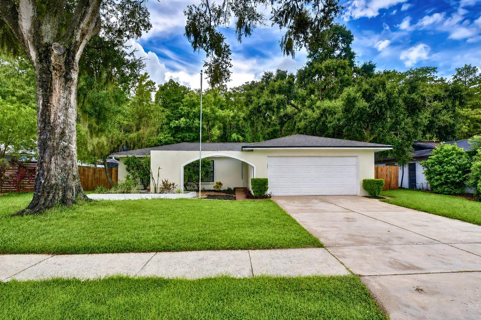 Photo of 16122 OAKMANOR DRIVE TAMPA FL 33624
