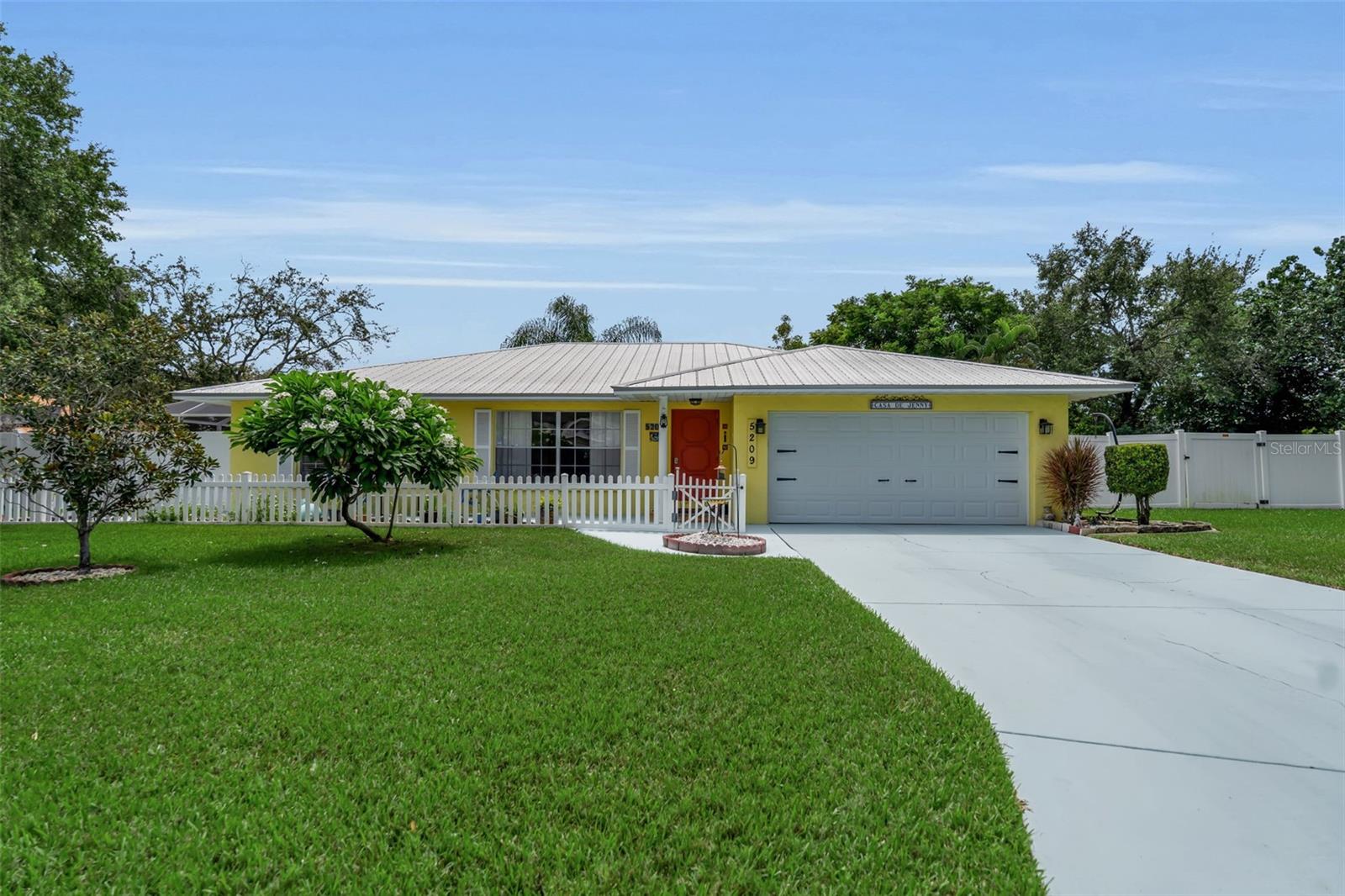 Photo of 5209 36TH AVENUE CIRCLE BRADENTON FL 34209