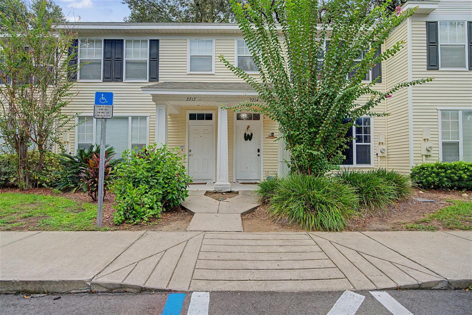 Photo of 2214 GOLDEN OAK LANE VALRICO FL 33594