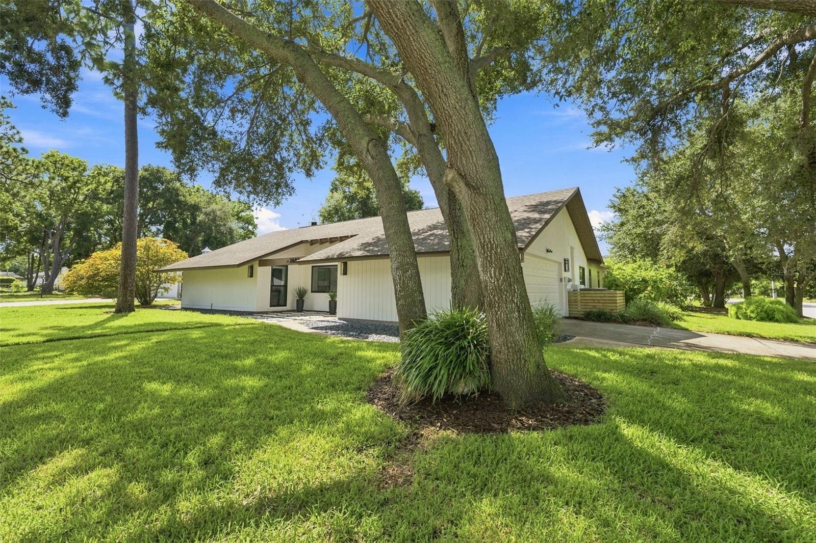 Photo of 1683 OAK PLACE CLEARWATER FL 33755