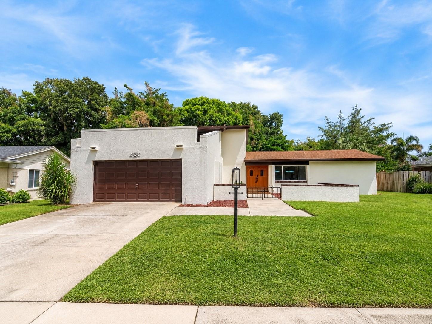 Photo of 11735 LIPSEY ROAD TAMPA FL 33618