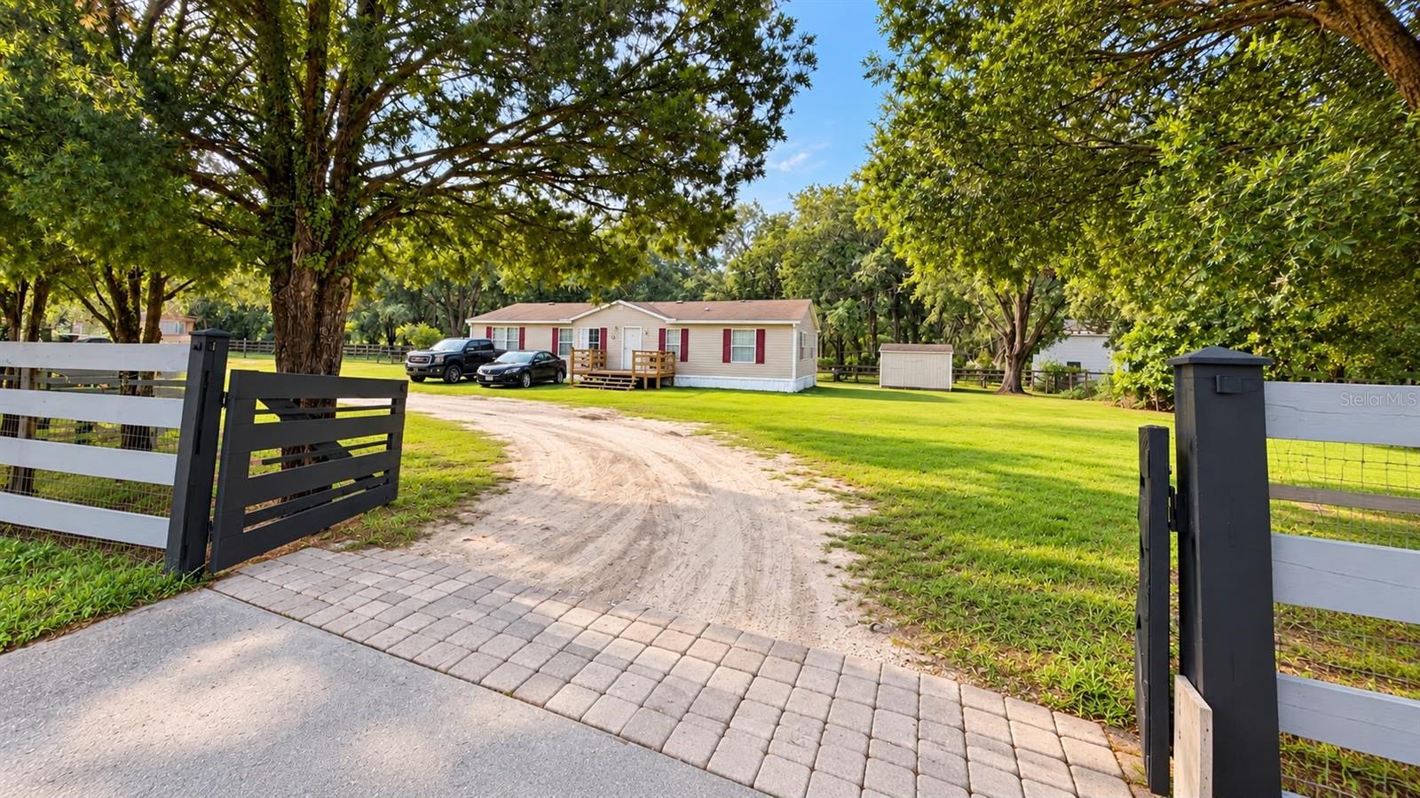 Photo of 1735 OAKLAND ROAD LAKELAND FL 33801