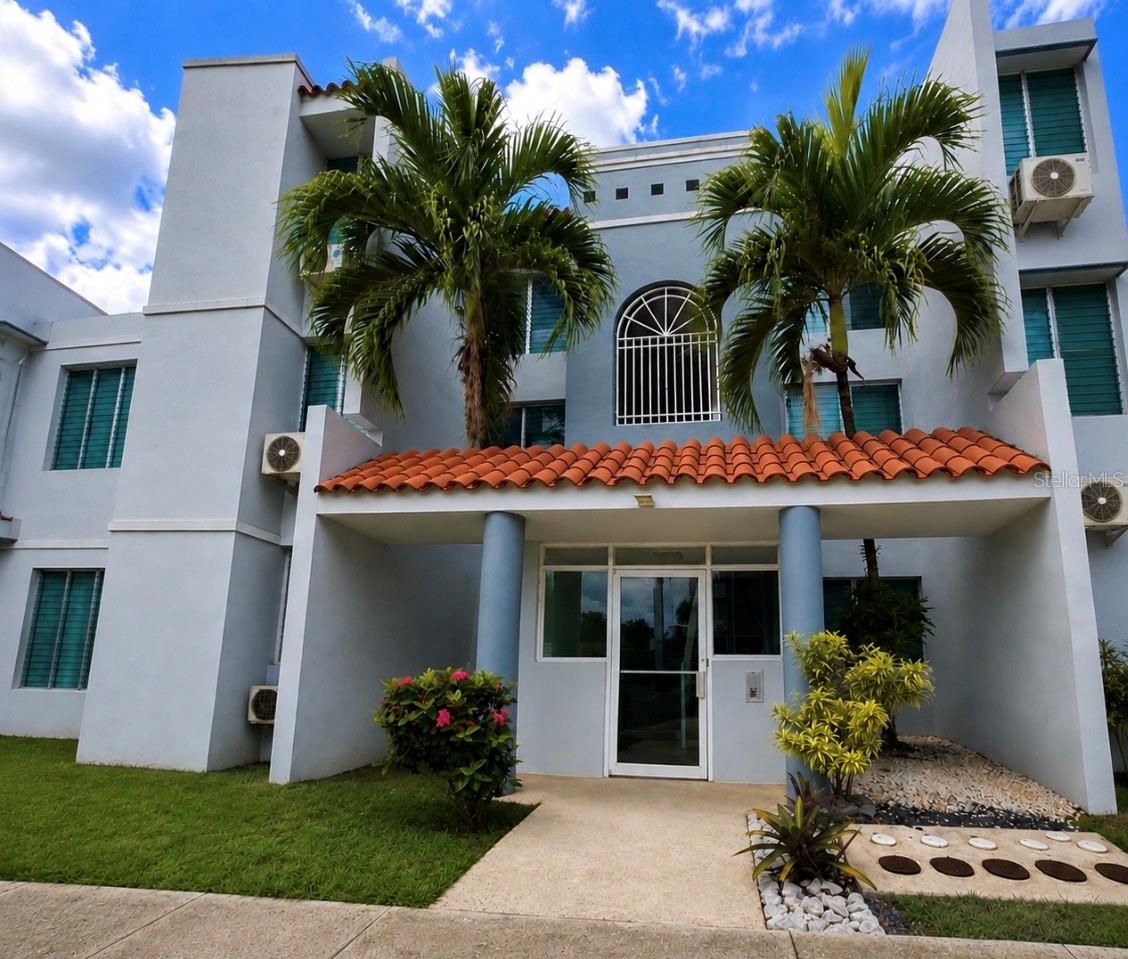 Photo of PENTHOUSE COND. CHALETS SEVILLANOS #APT Q-302 TRUJILLO ALTO PR 00976