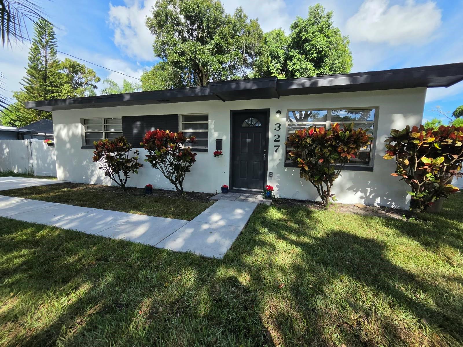 Photo of 327 BARBARA CIRCLE BELLEAIR FL 33756
