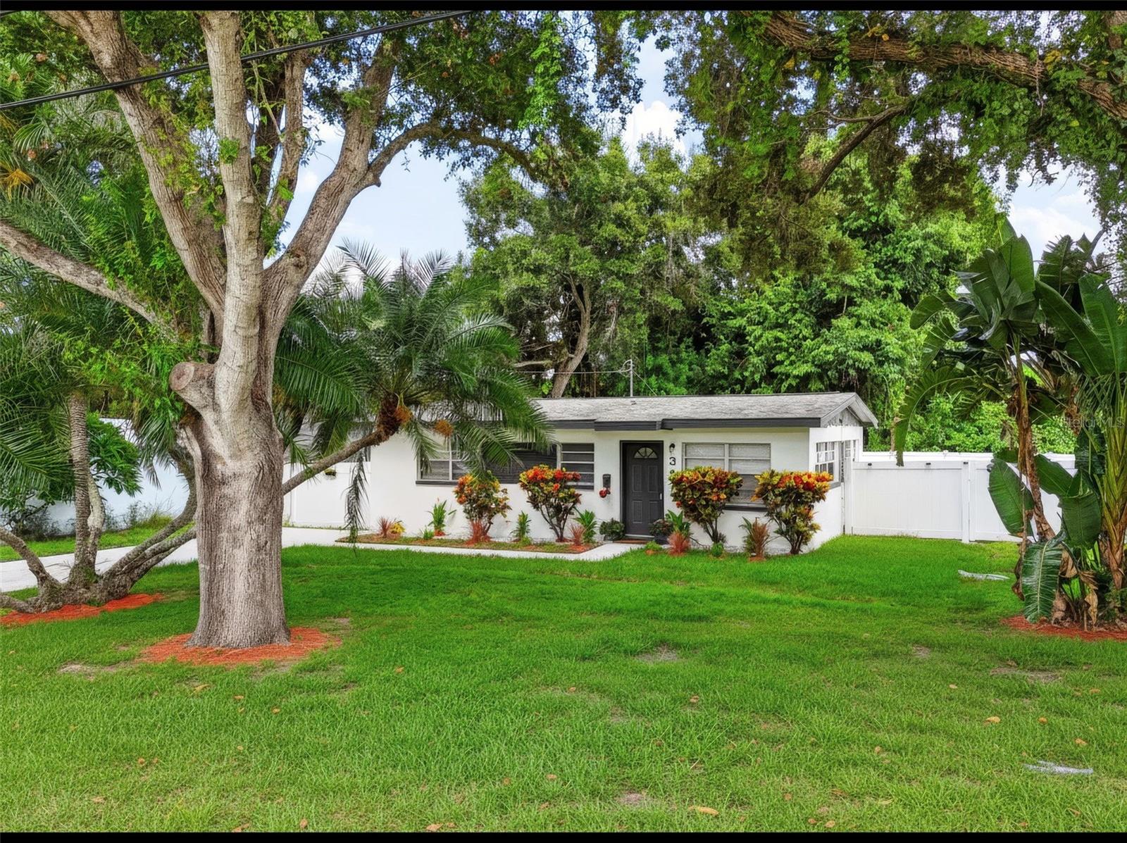 Photo of 327 BARBARA CIRCLE BELLEAIR FL 33756