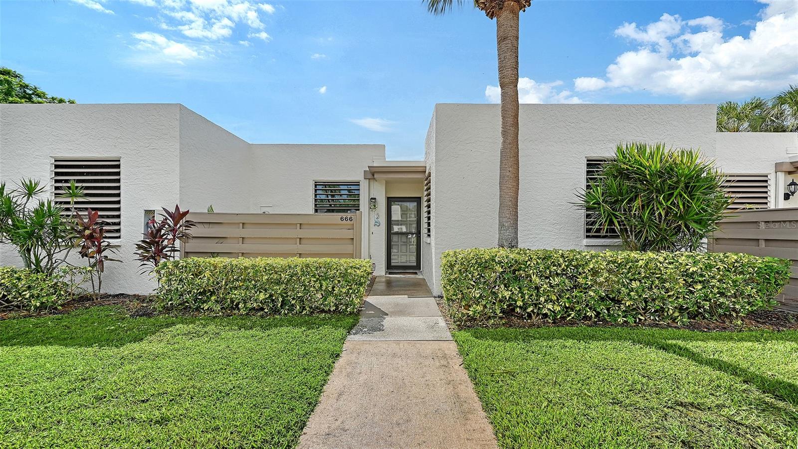 Photo of 666 WOODLAWN DRIVE #666 BRADENTON FL 34210
