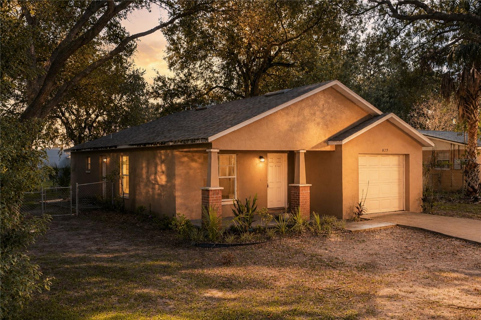 Photo of 829 N LAKE AVENUE LAKELAND FL 33801
