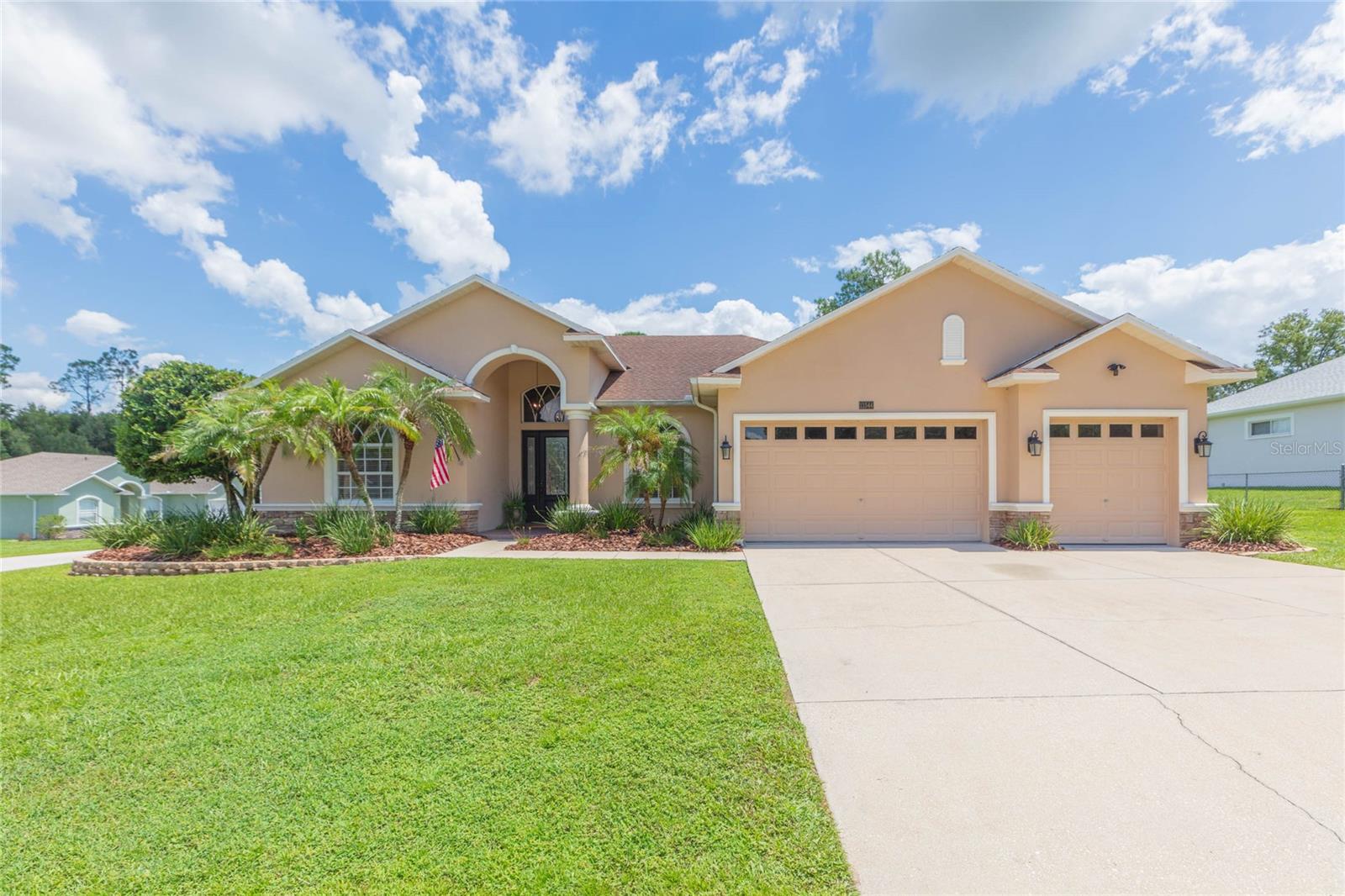Photo of 11544 PINE HOLLOW WAY DADE CITY FL 33525