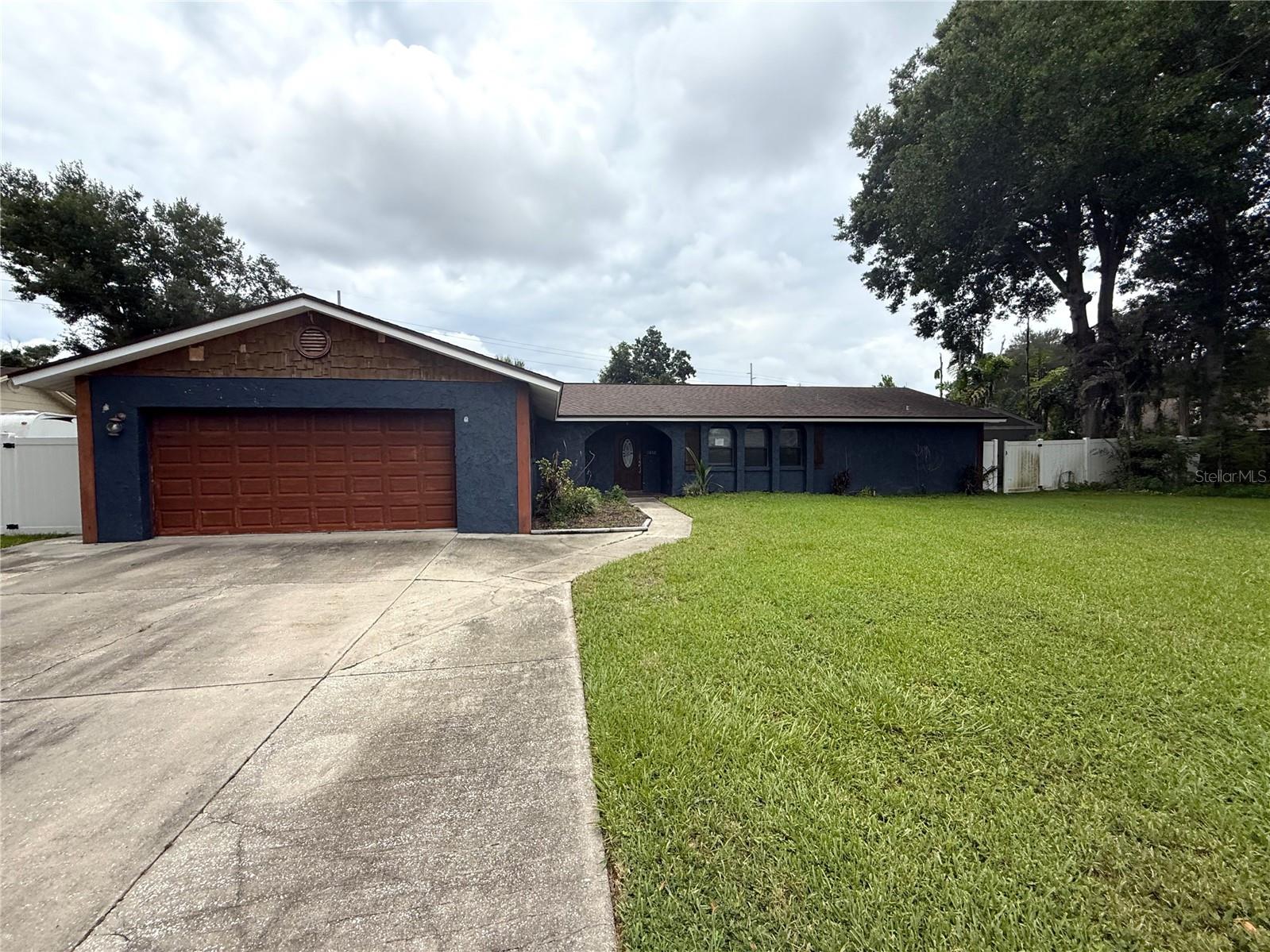 Photo of 1806 N WATERMAN DRIVE VALRICO FL 33594