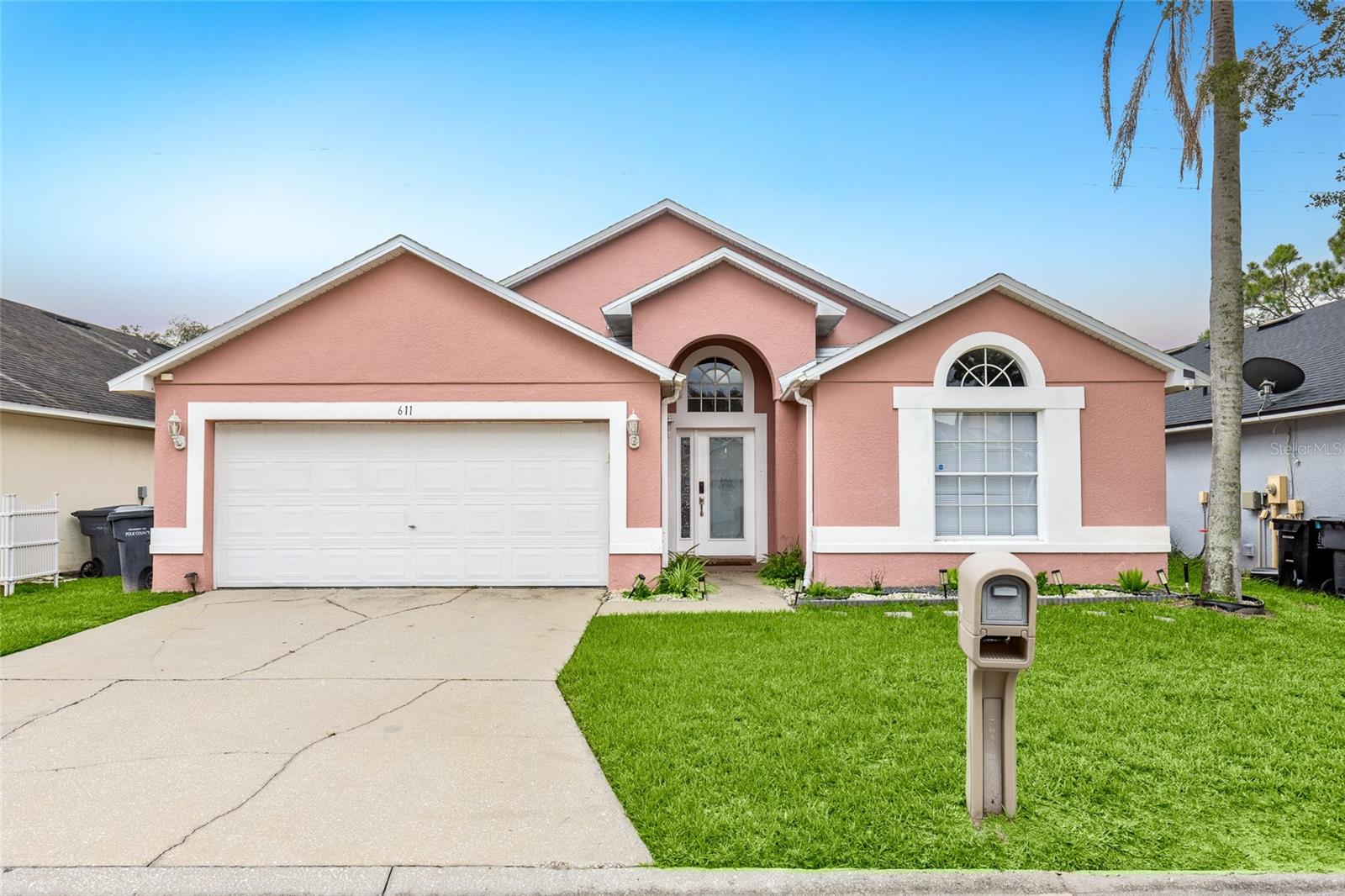 Photo of 611 SADDLE RIDGE DRIVE DAVENPORT FL 33896
