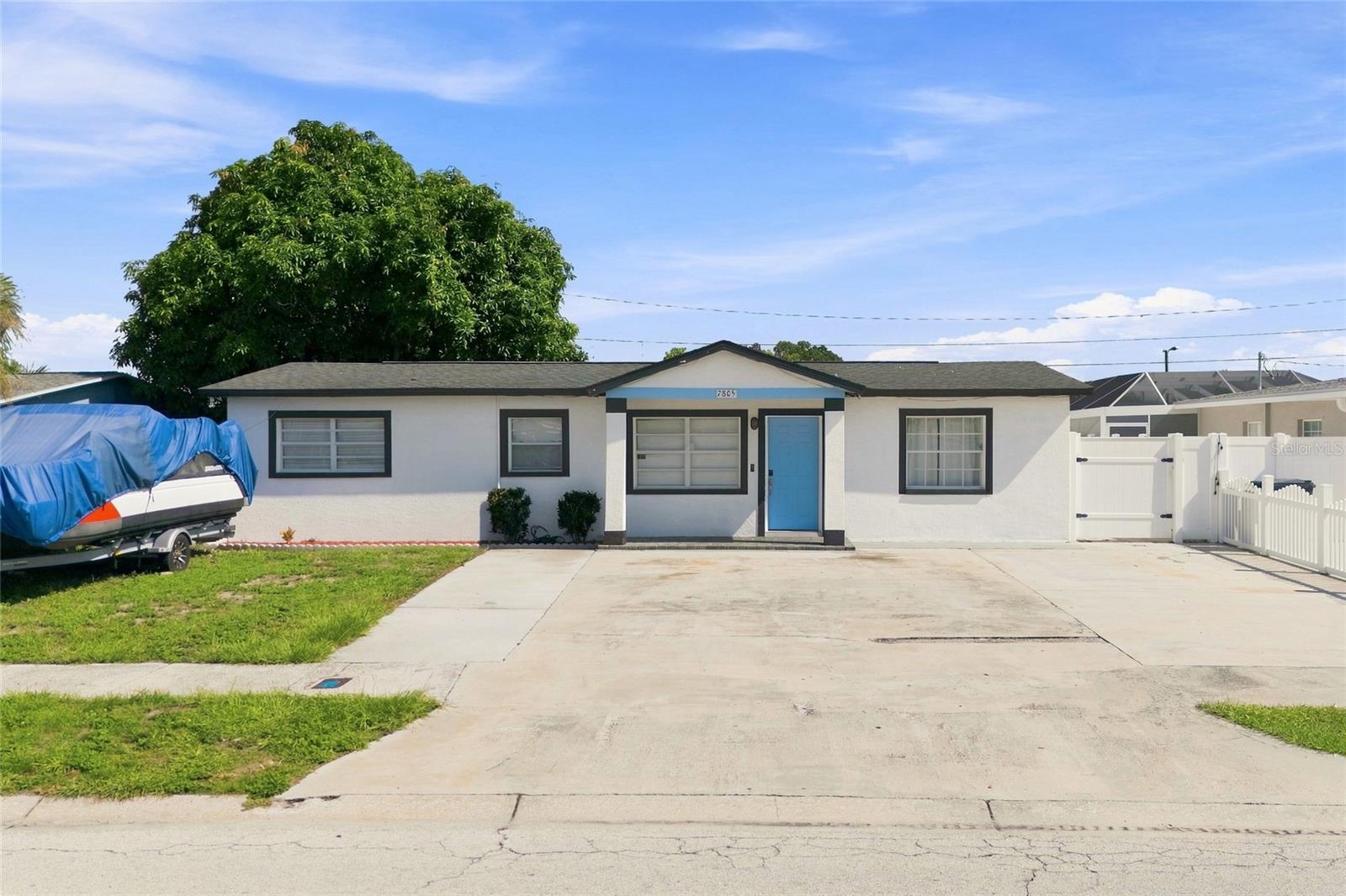 Photo of 7805 WINSTON LANE TAMPA FL 33615