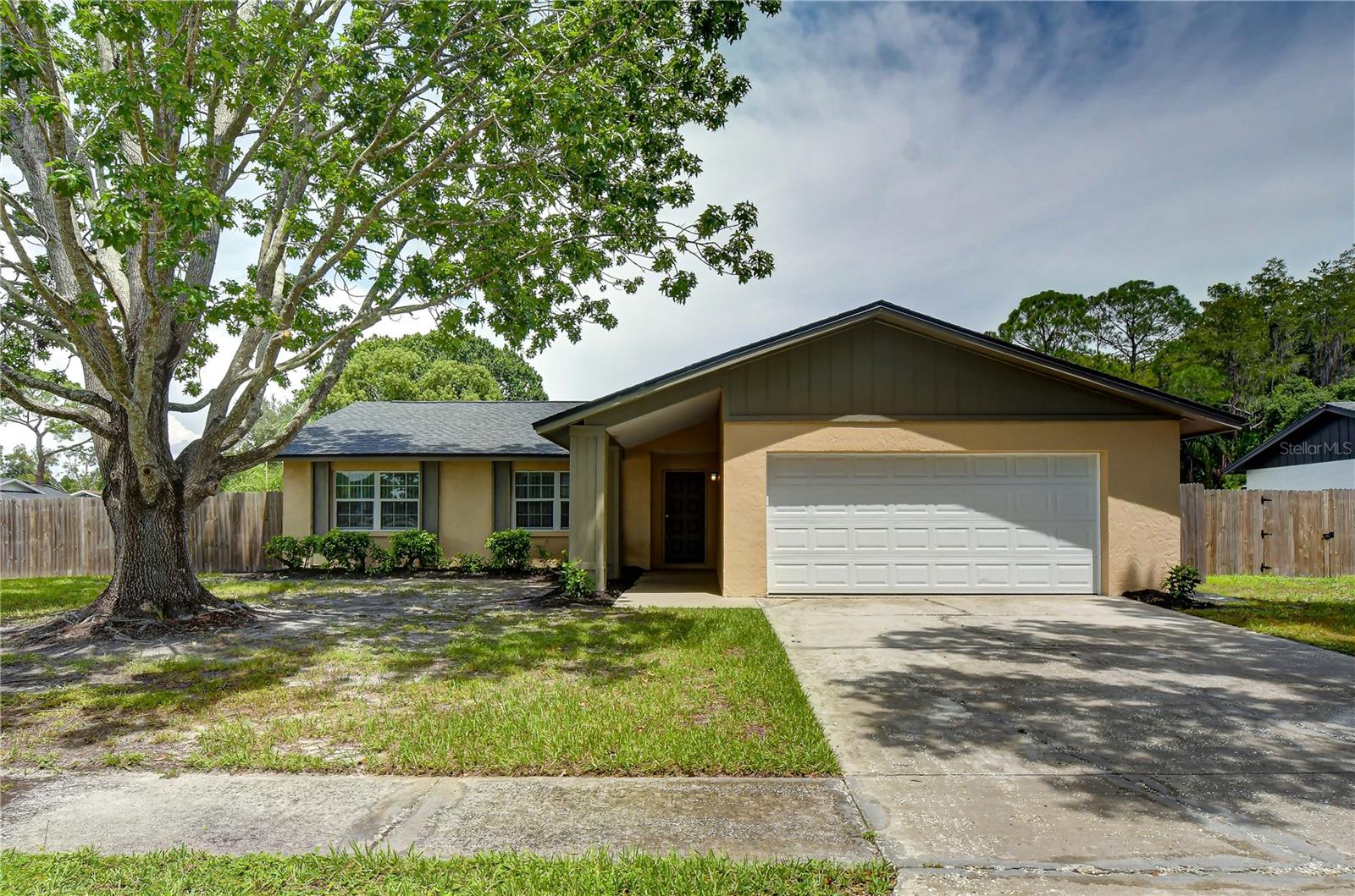 Photo of 13931 PATHFINDER DRIVE TAMPA FL 33625