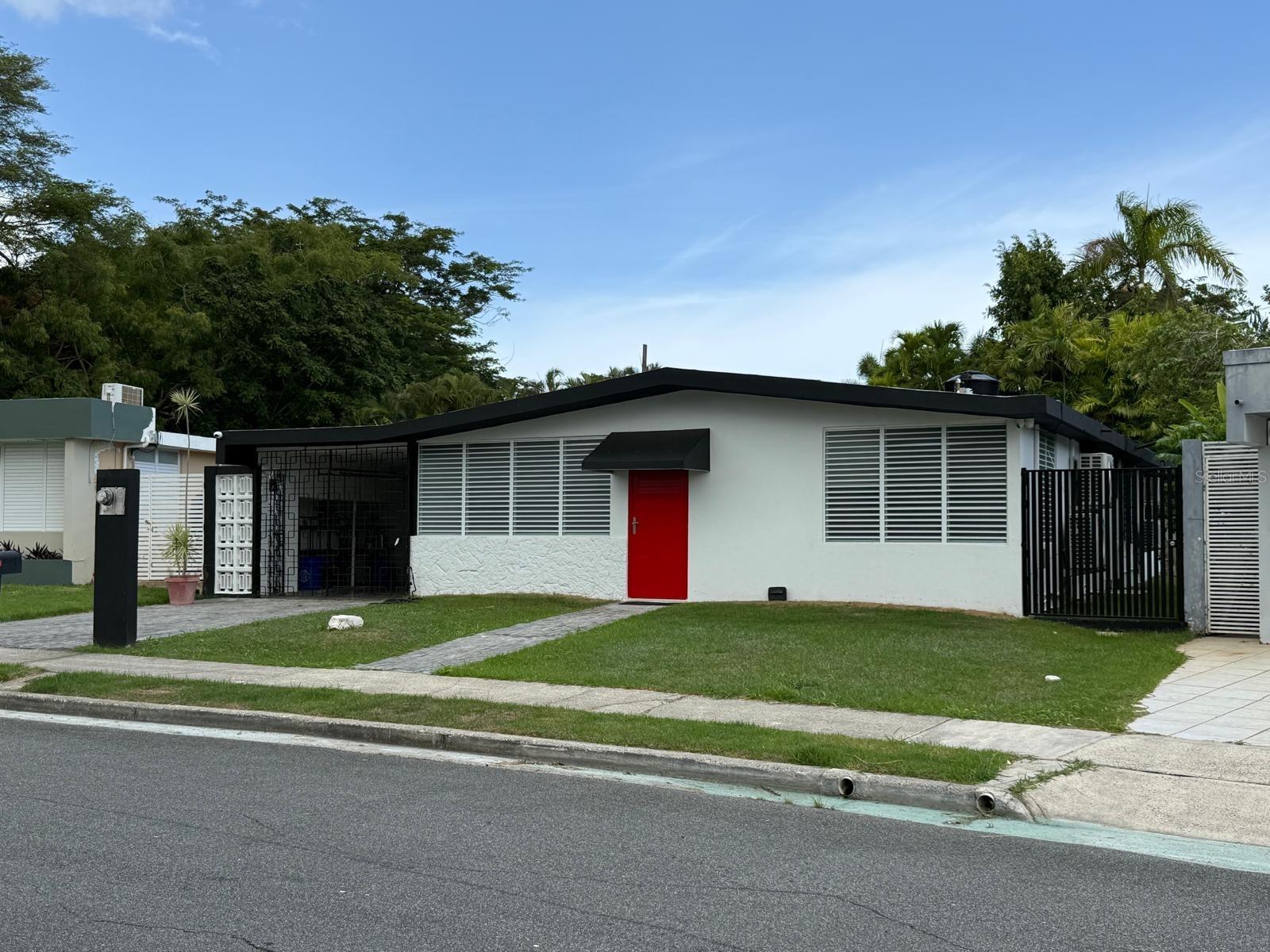Photo of Tintillo Gardens CALLE 9 #E-2 GUAYNABO PR 00966