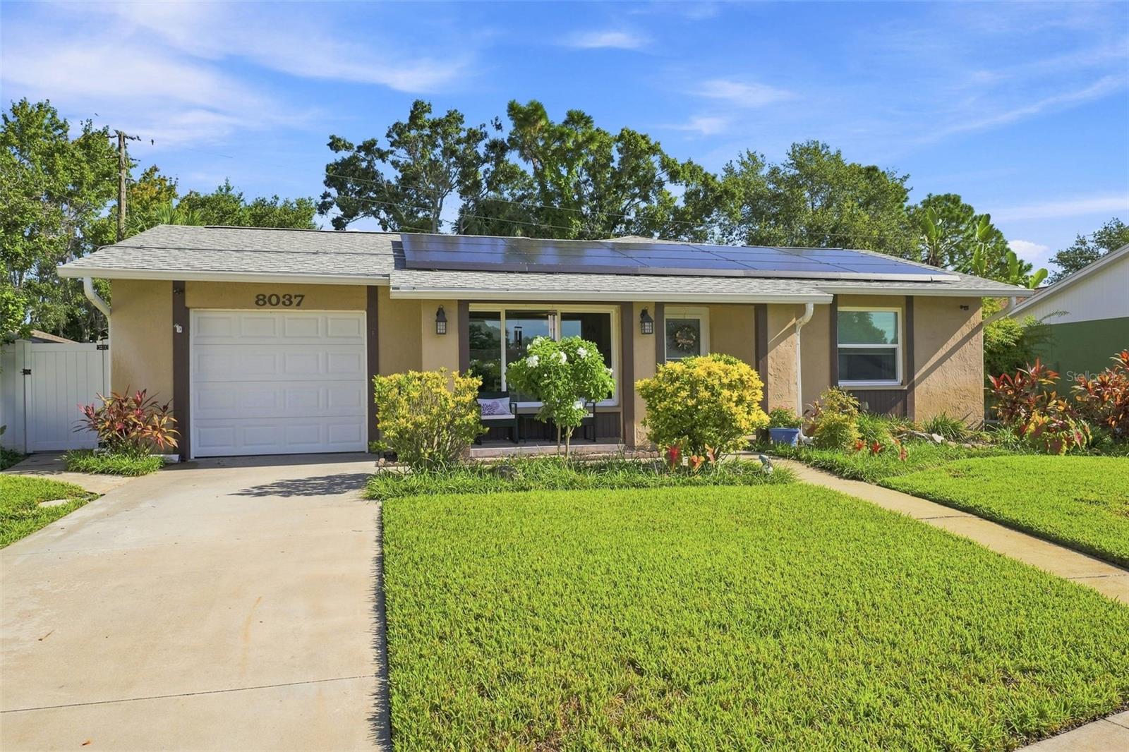 Photo of 8037 POWDER HORN CIRCLE LARGO FL 33773