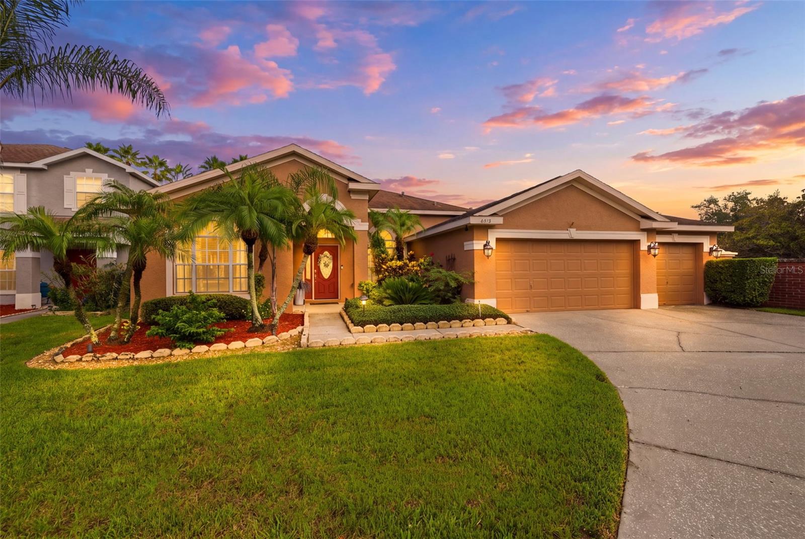 Photo of 8518 PARROTS LANDING DRIVE TAMPA FL 33647