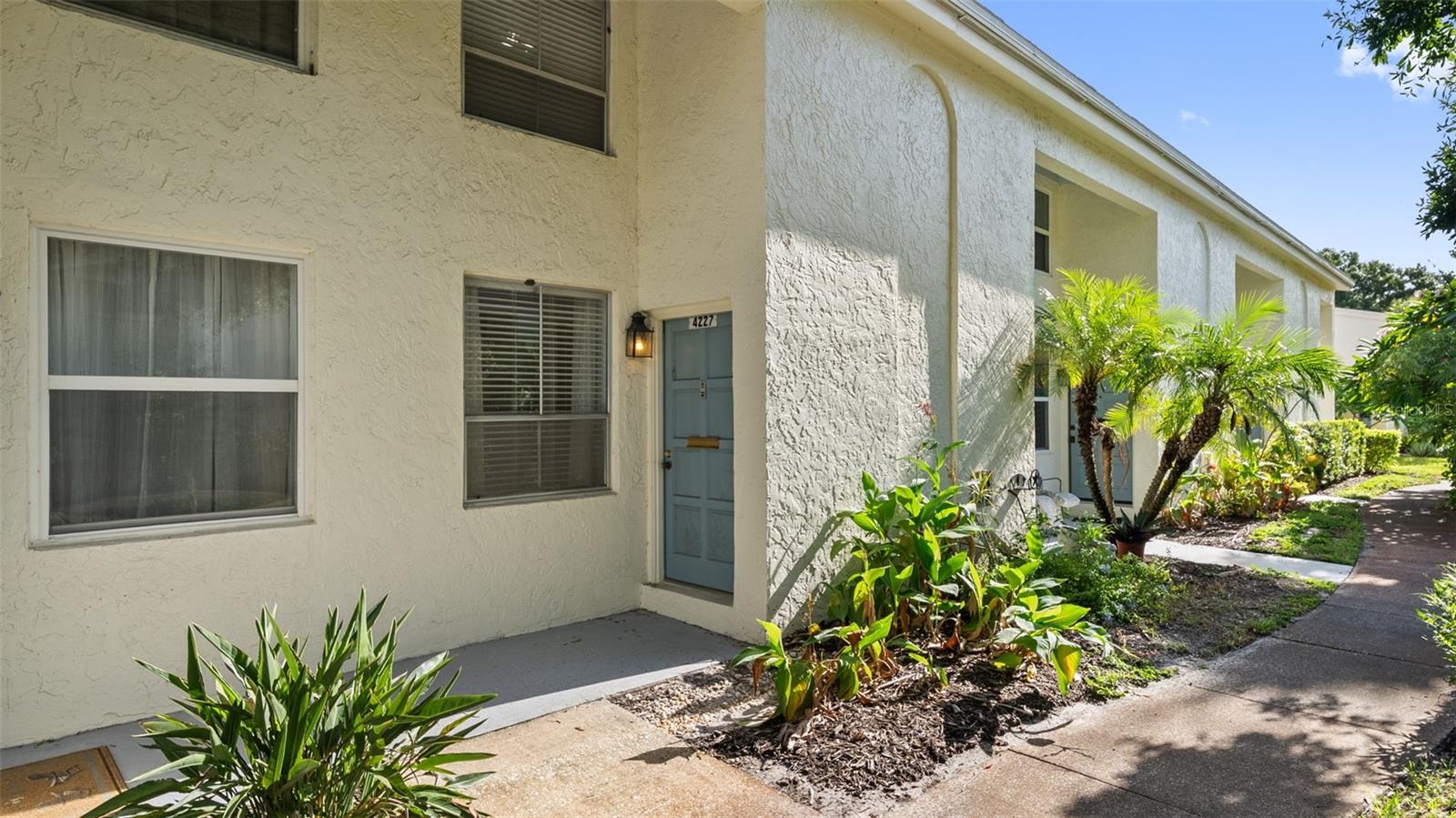 Photo of 4227 LA PALMA COURT TAMPA FL 33611