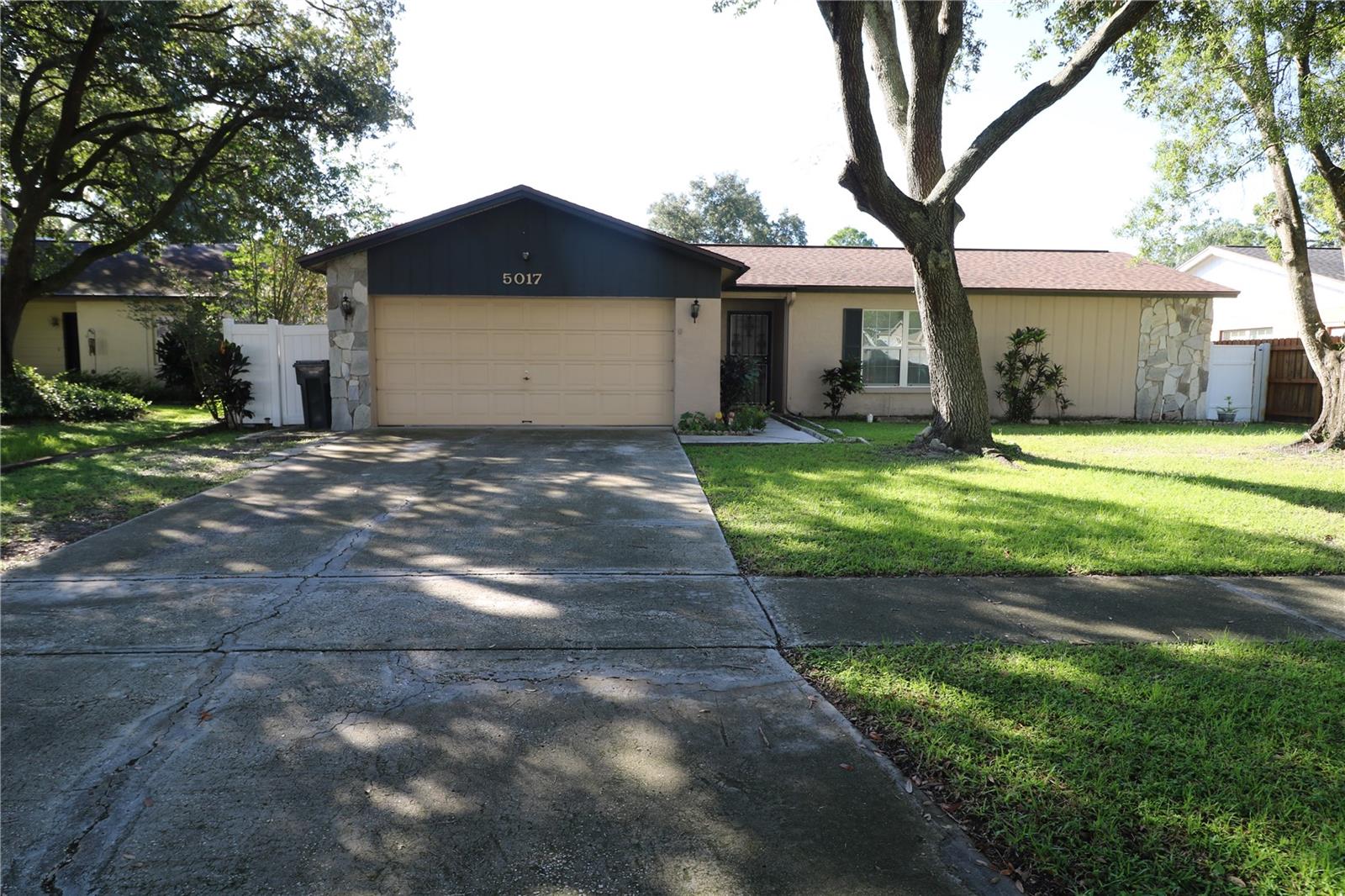 Photo of 5017 OAKSHIRE DR TAMPA FL 33625