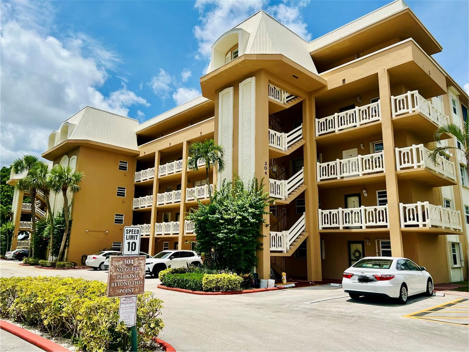 Photo of 304 GOLFVIEW ROAD #PH NORTH PALM BEACH FL 33408