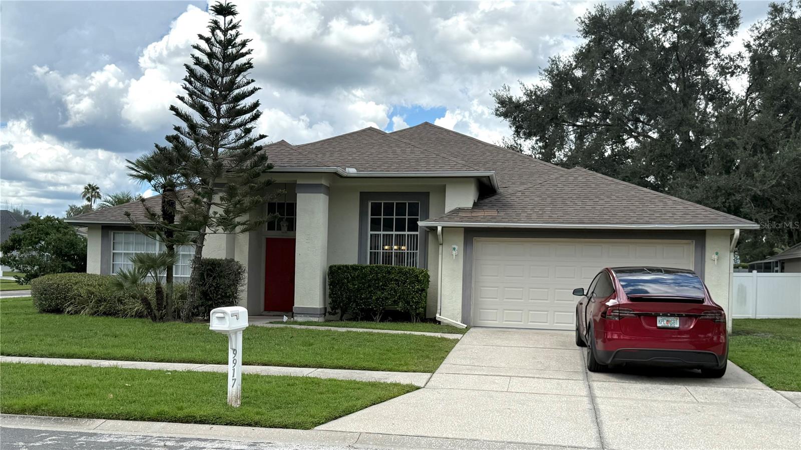 Photo of 9917 COLONNADE DRIVE TAMPA FL 33647