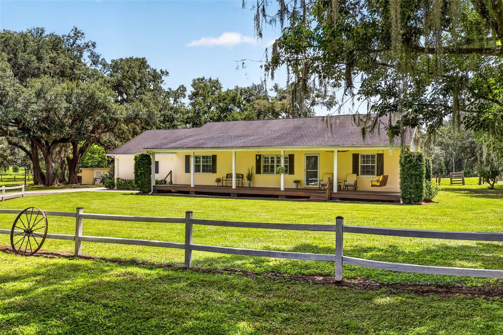 Photo of 17380 SWEETWATER ROAD DADE CITY FL 33523