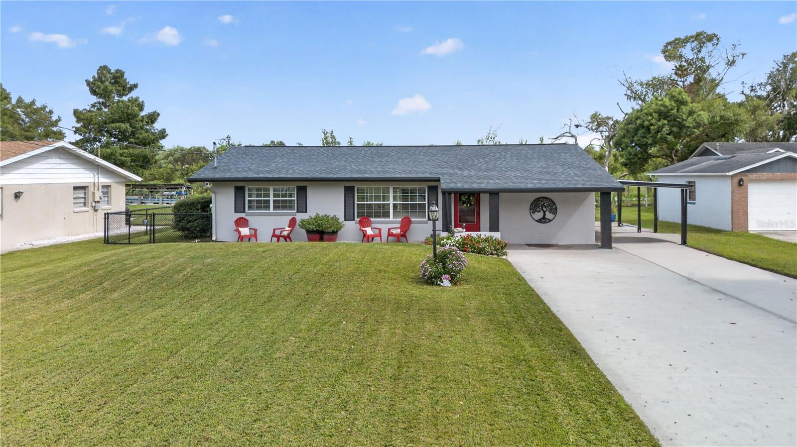 Photo of 28050 LOIS DRIVE TAVARES FL 32778