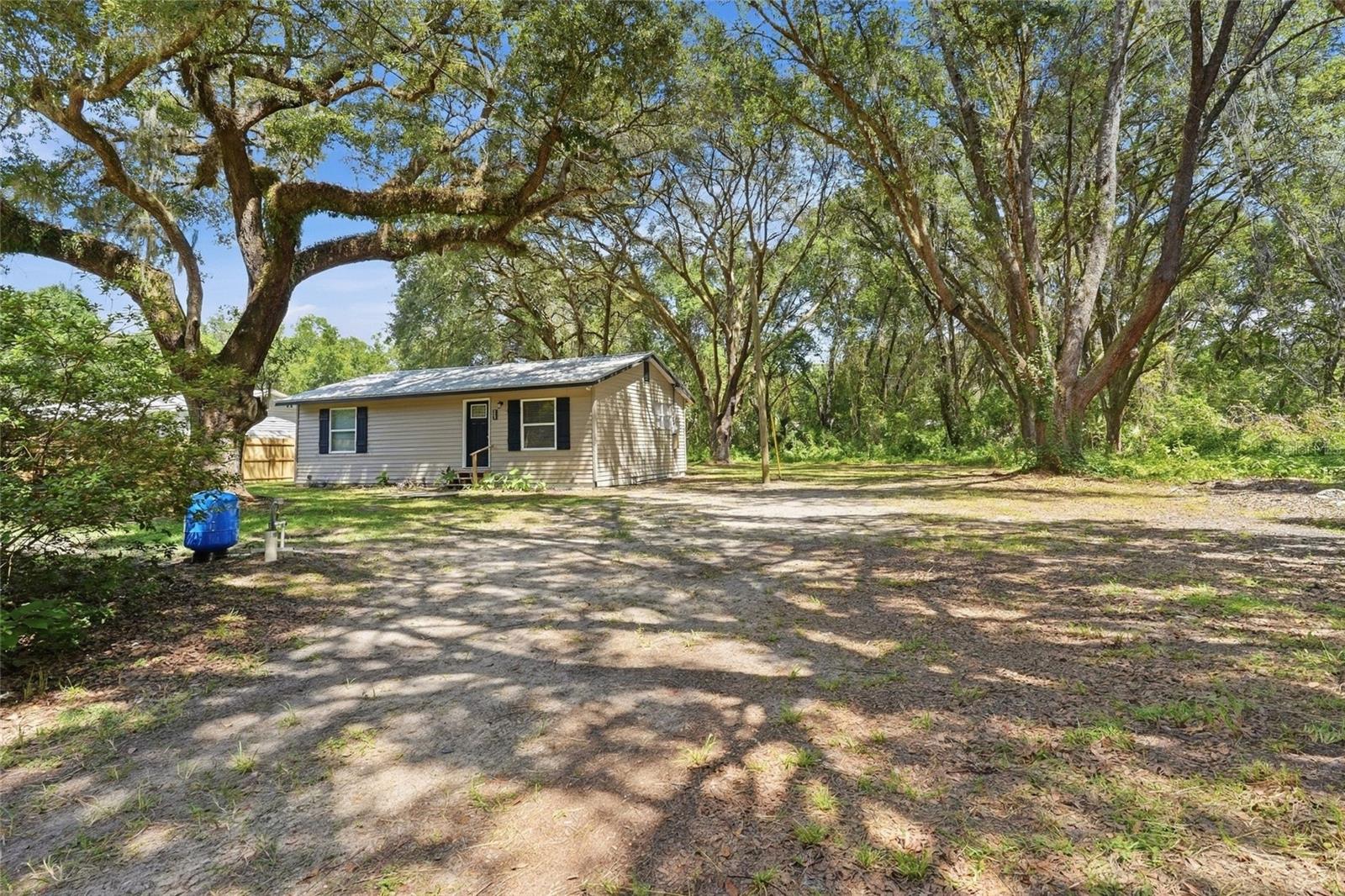 Photo of 924 MALTAS AVENUE INTERLACHEN FL 32148