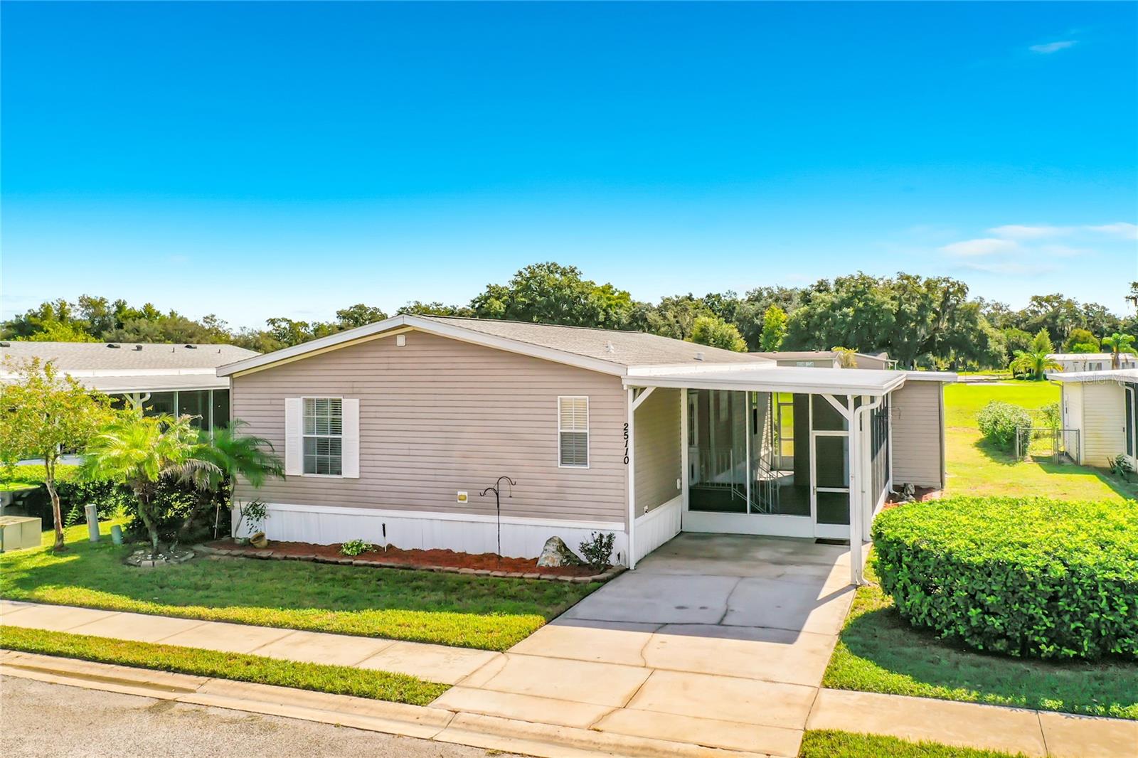 Photo of 25110 ALAMANDA DR ASTATULA FL 34705