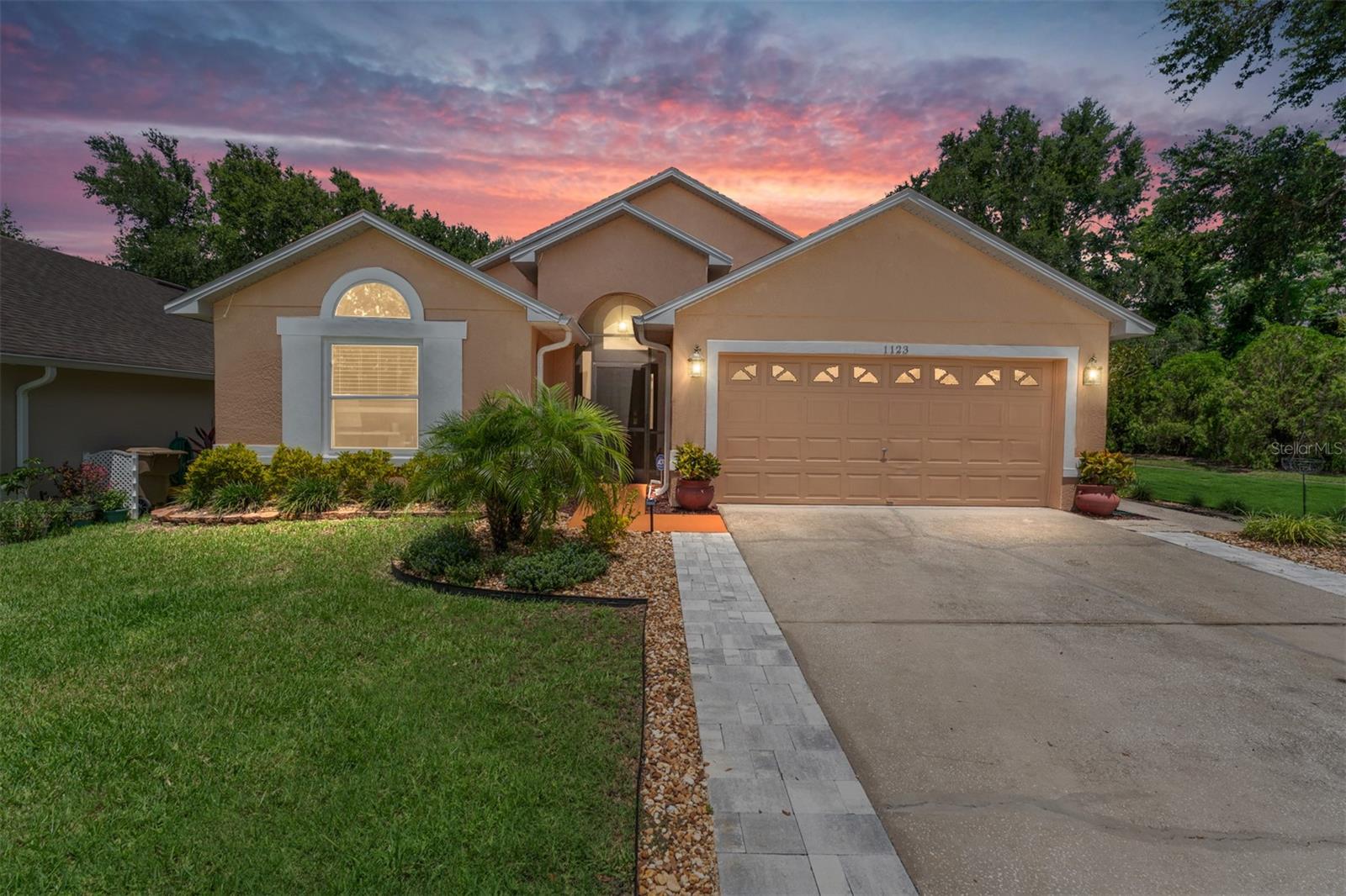 Photo of 1123 W GREENLEY AVENUE GROVELAND FL 34736