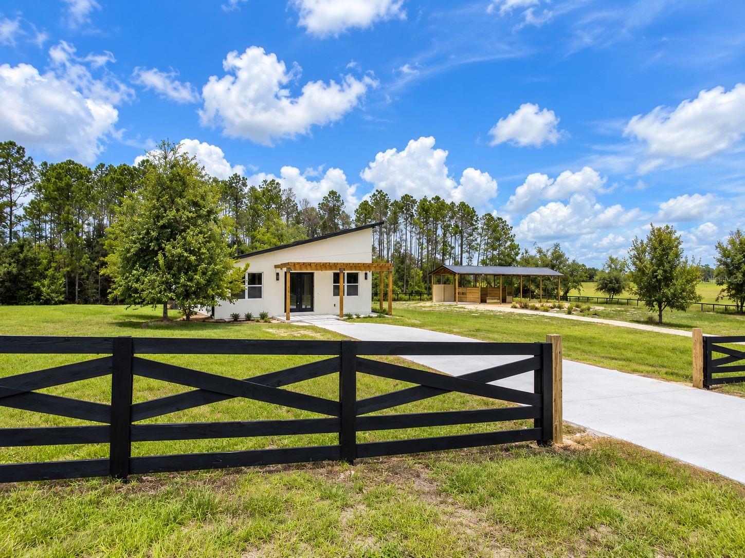 Photo of 17951 SE 62ND STREET MORRISTON FL 32668