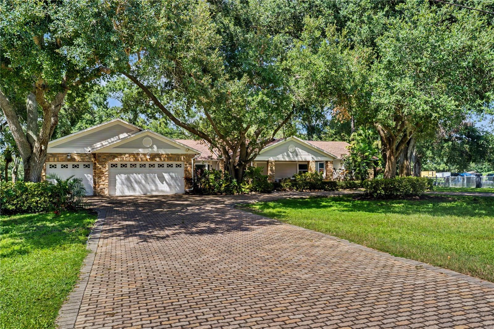 Photo of 12511 PALOMINO COURT TAMPA FL 33626