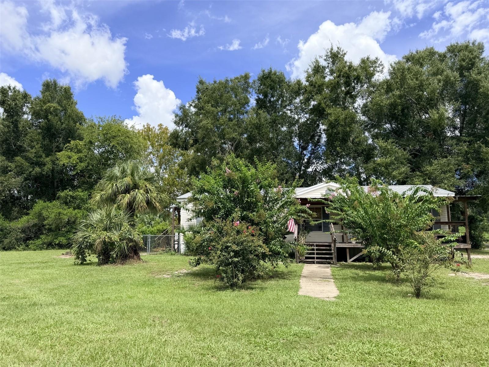 Photo of 230 E RODGERS BOULEVARD CHIEFLAND FL 32626