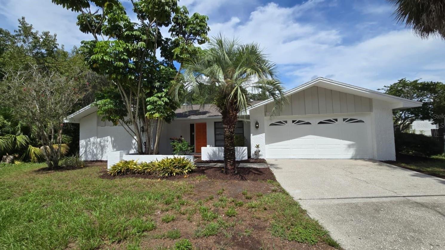 Photo of 1381 FOREST LAWN COURT TARPON SPRINGS FL 34689