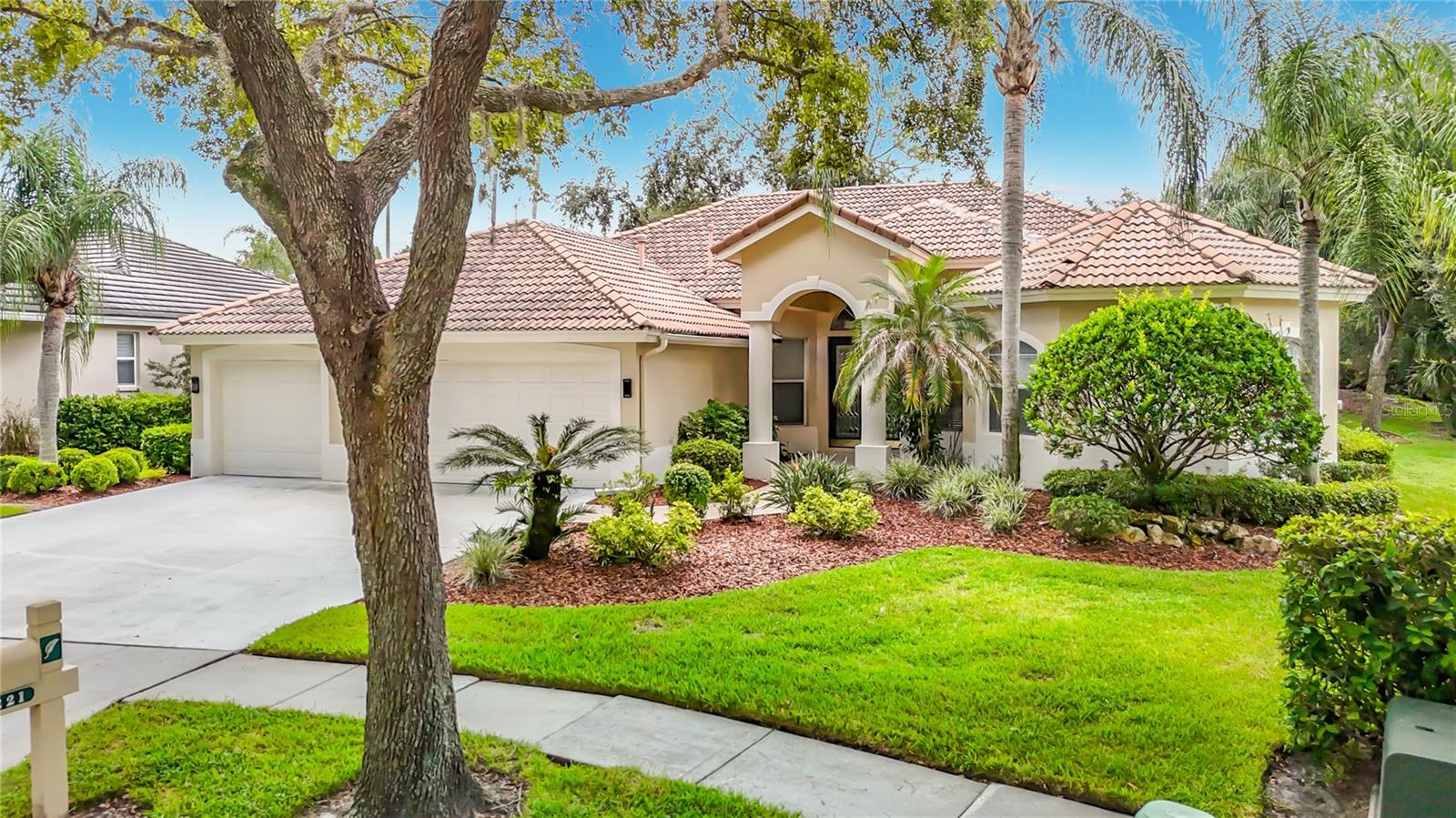 Photo of 10221 GARDEN ALCOVE DRIVE TAMPA FL 33647