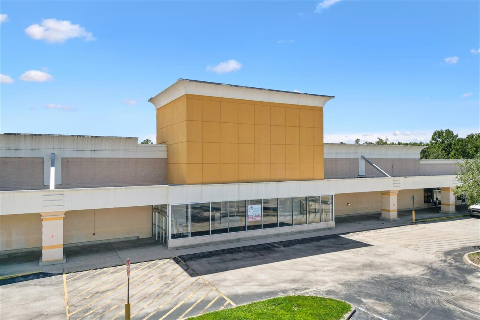 Photo of 440 W GULF ATLANTIC HIGHWAY WILDWOOD FL 34785