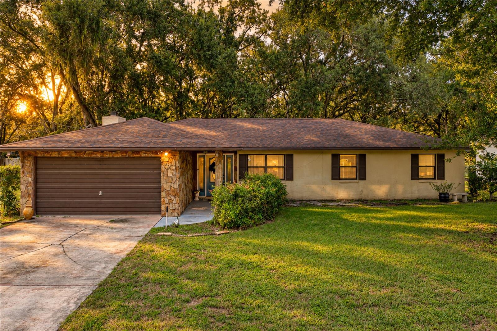 Photo of 124 N POINTE DRIVE AUBURNDALE FL 33823