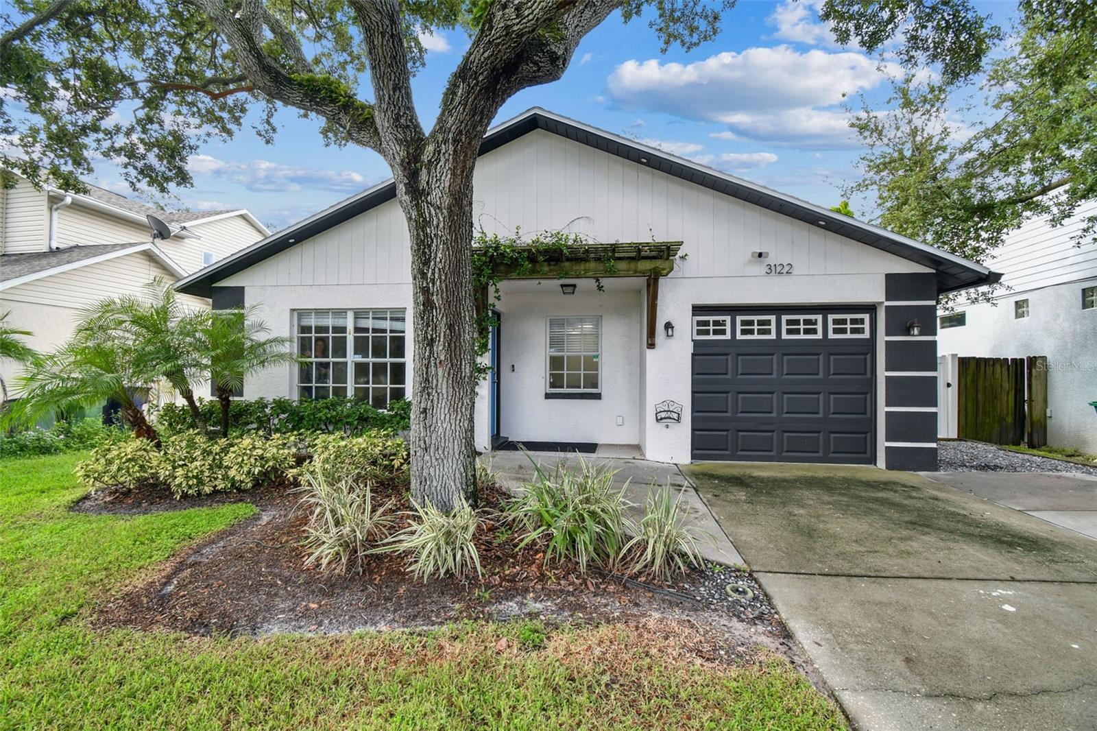 Photo of 3122 W HARTNETT AVENUE TAMPA FL 33611