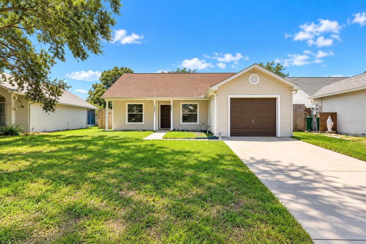 Photo of 2657 WINCHESTER CIRCLE EUSTIS FL 32726