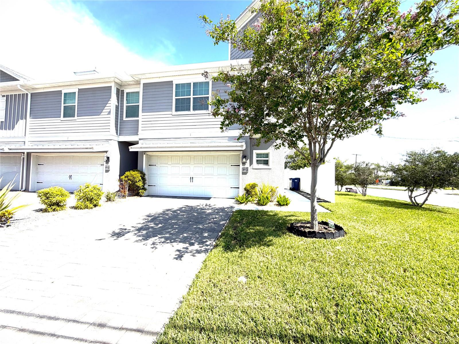 Photo of 4201 W GRAY STREET #1 TAMPA FL 33609