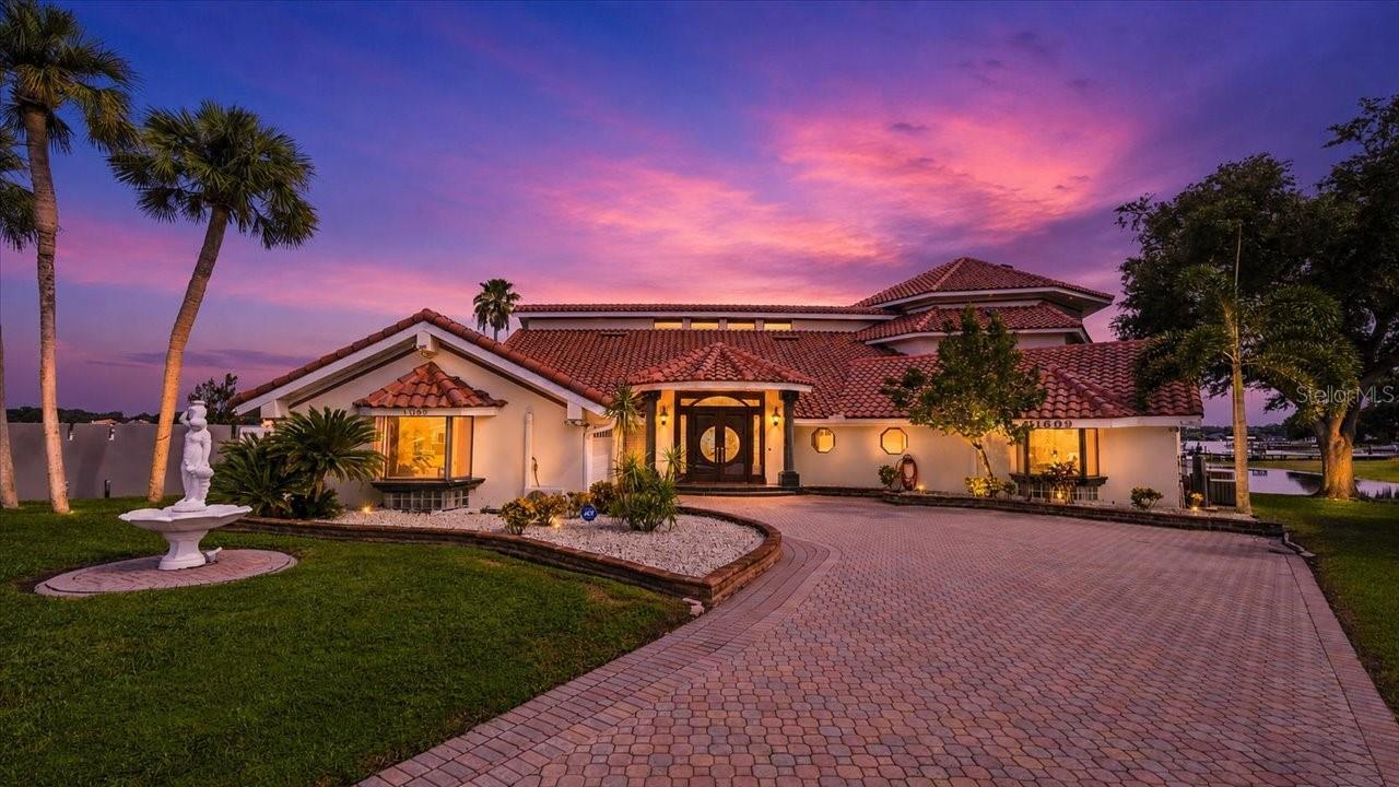 Photo of 11609 CARROLLWOOD DRIVE TAMPA FL 33618
