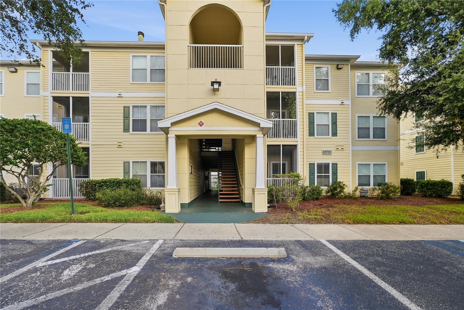 Photo of 18471 BRIDLE CLUB DRIVE TAMPA FL 33647